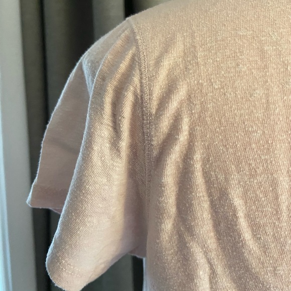 Pink Ambercrombie & Fitch soft pink fitted tshirt - Picture 3 of 4